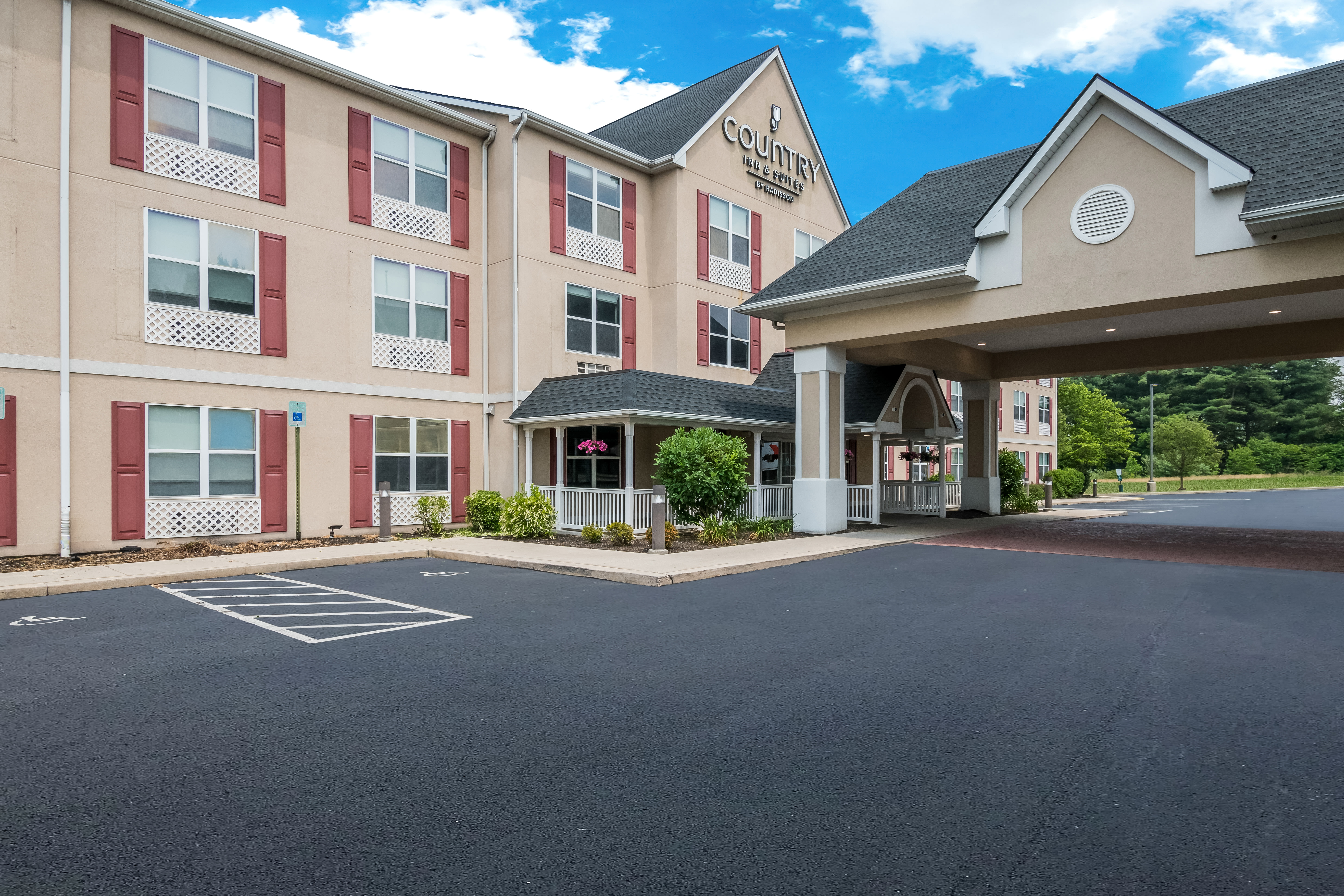 Country Inn & Suites | Schofield, WI