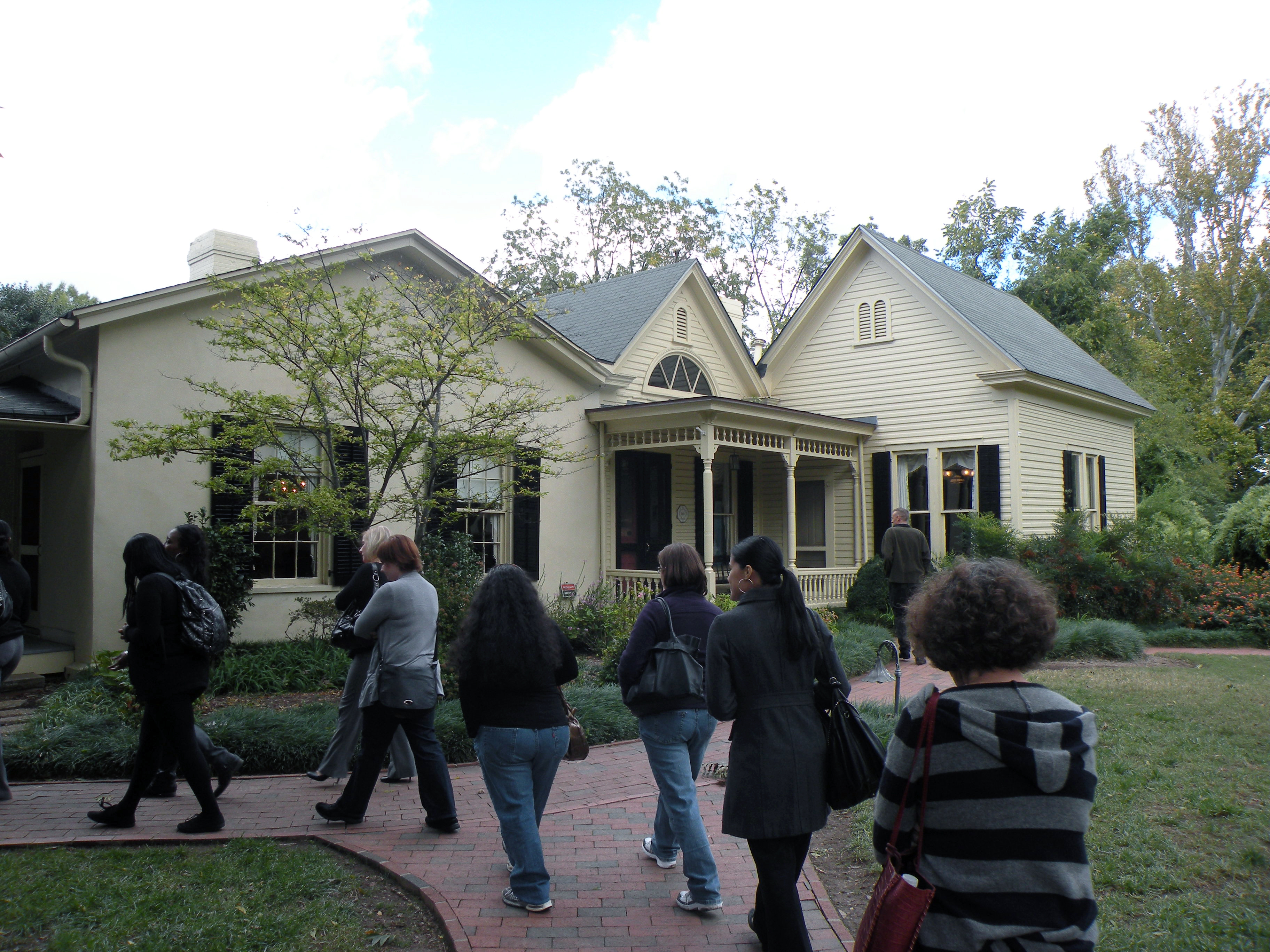 Walking tour at Horace Williams House
