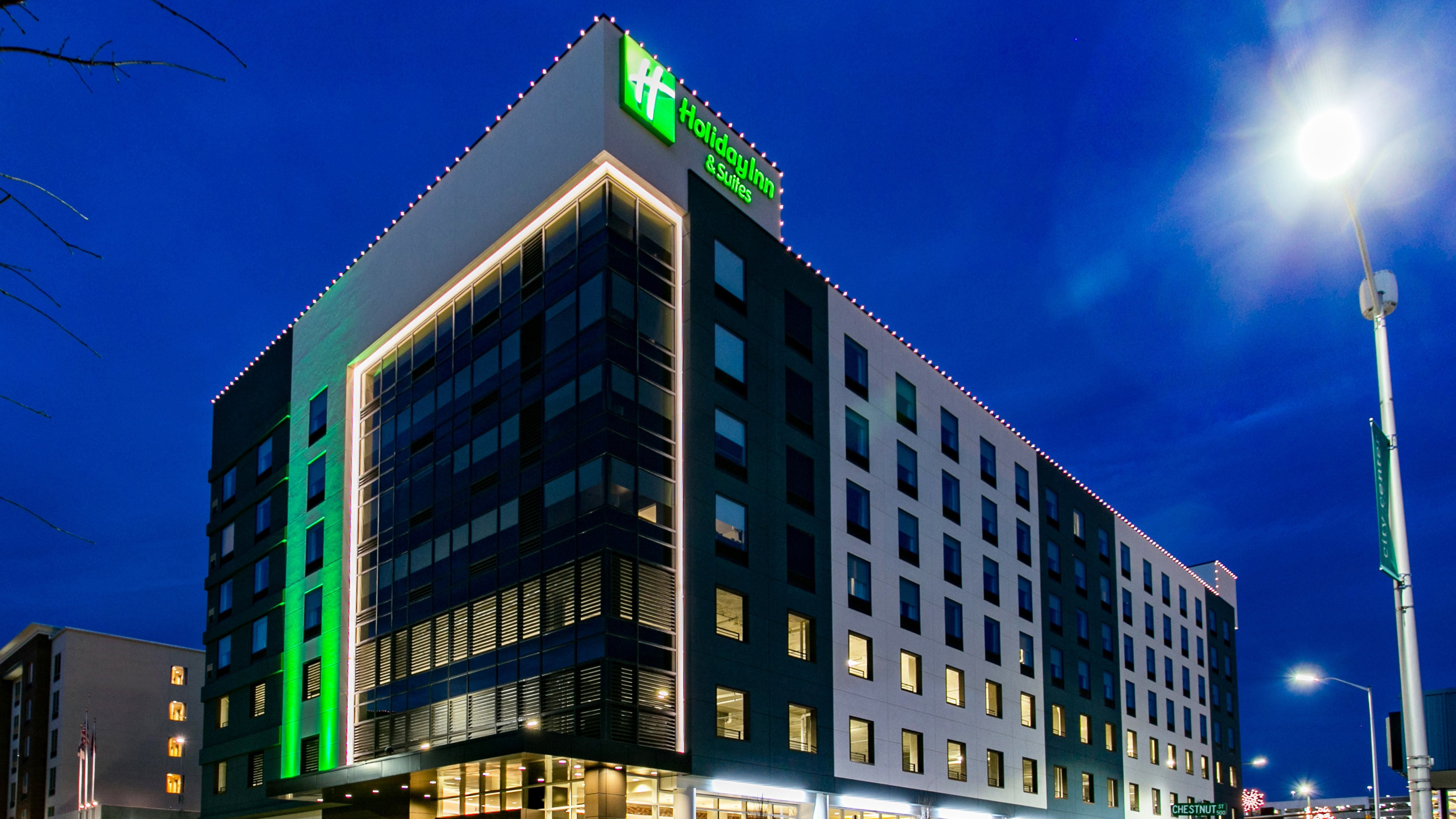 Holiday Inn Hotel & Suites/Downtown