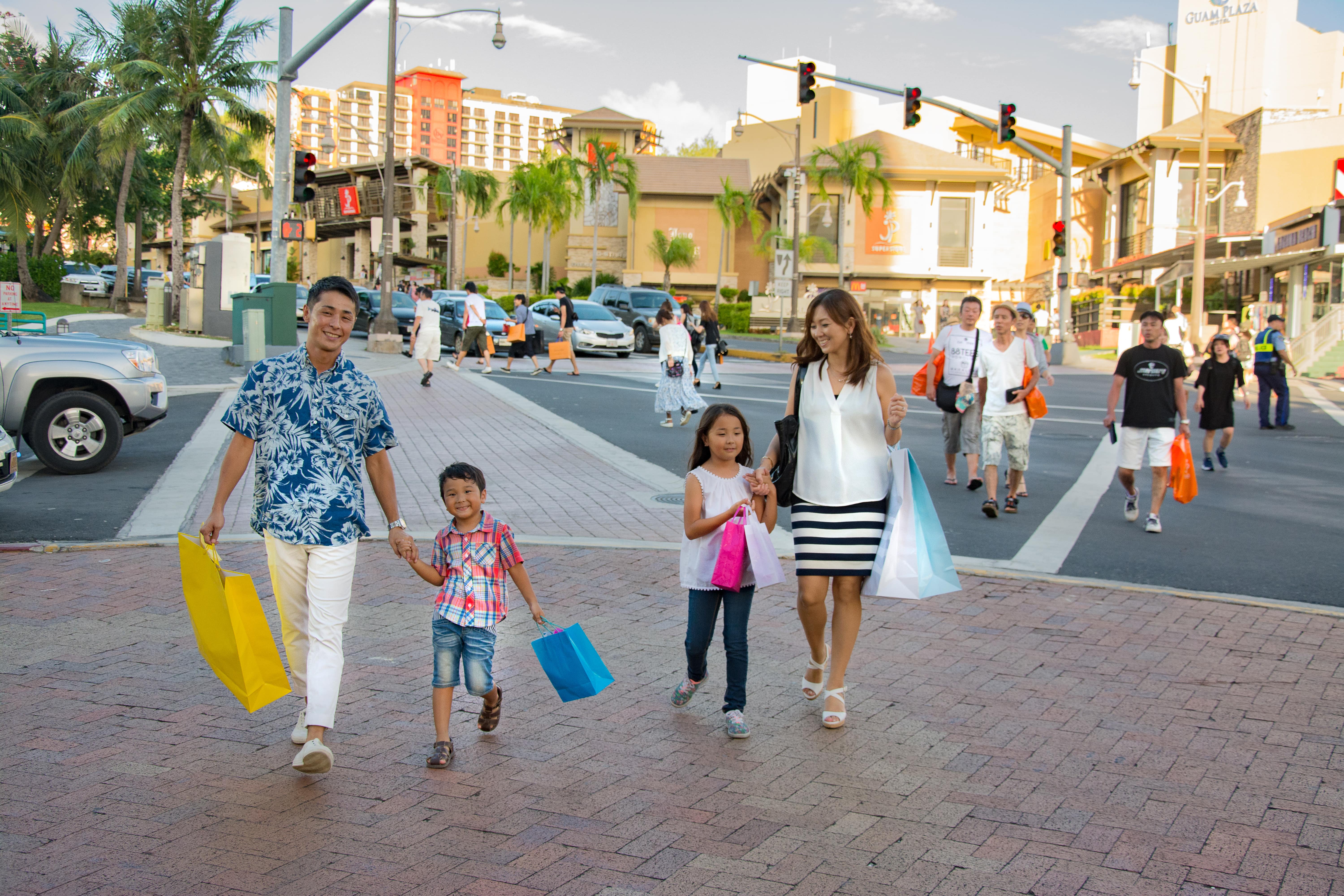 與你心愛的家人一同在關島血拚