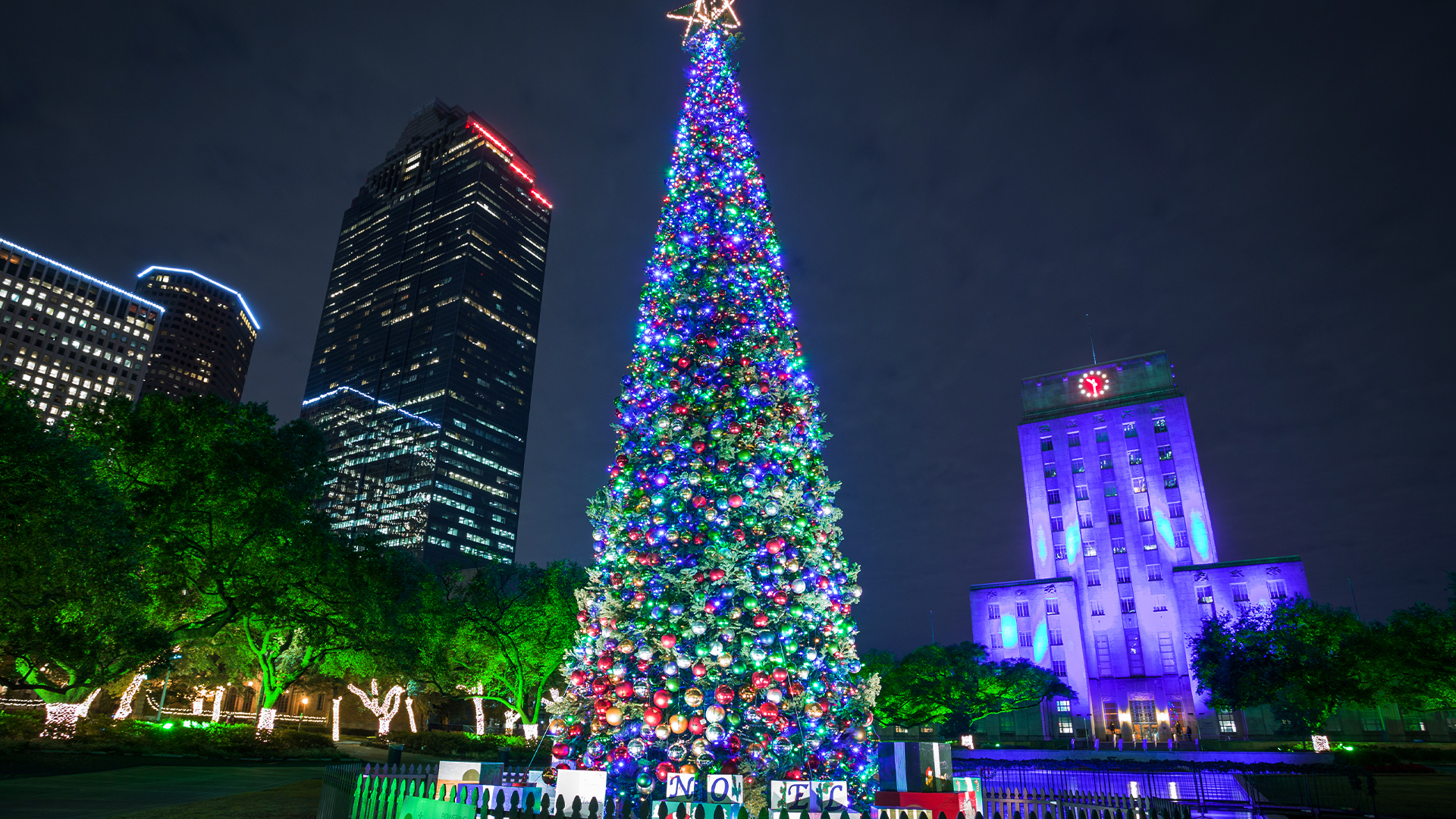 City Hall-iday Lights