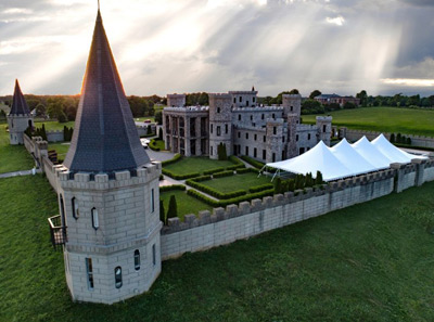 The outer wall with turrets of the Kentucky Castle.