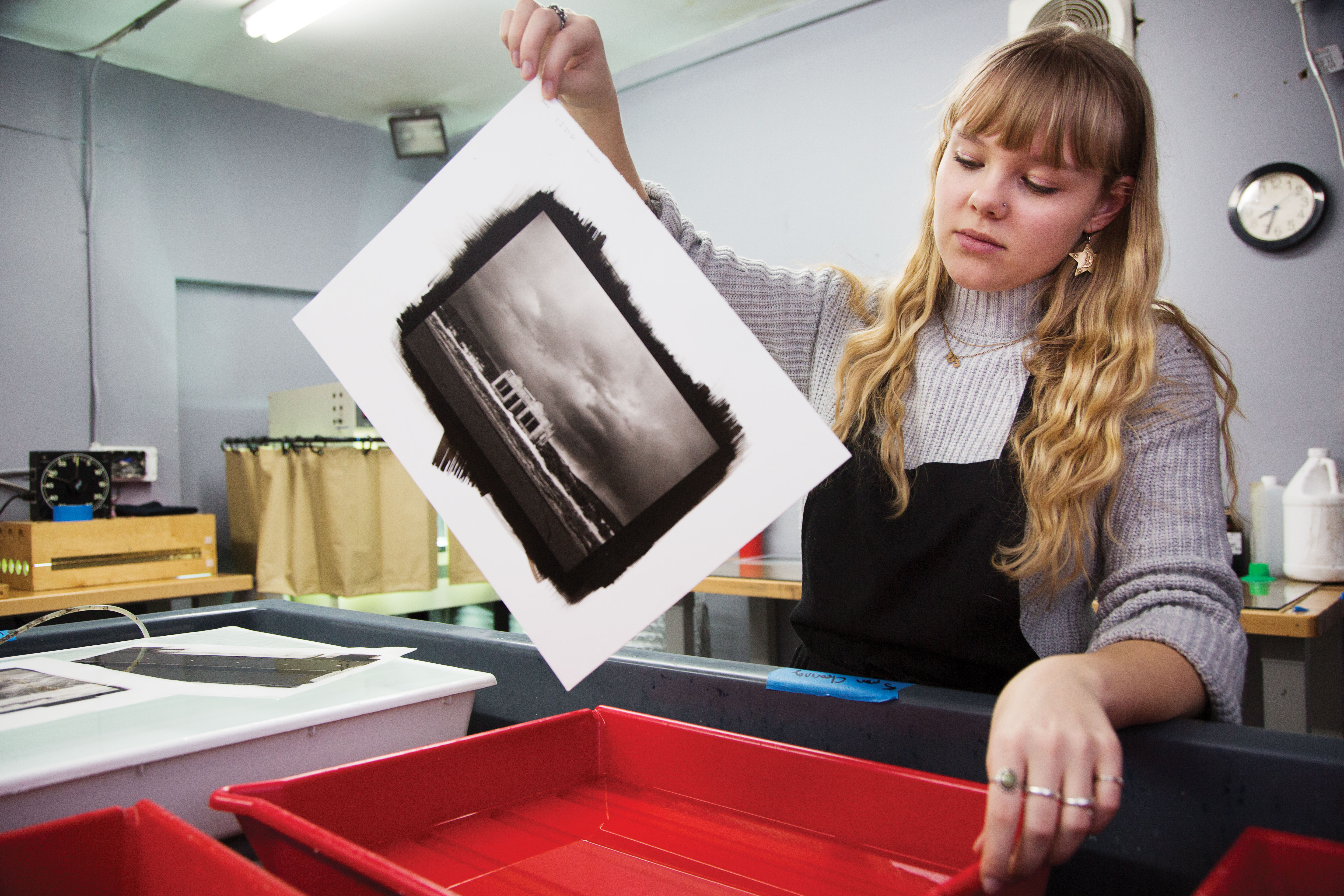 Chiara Brandi moves a print from the cleaning tray to the water bath.