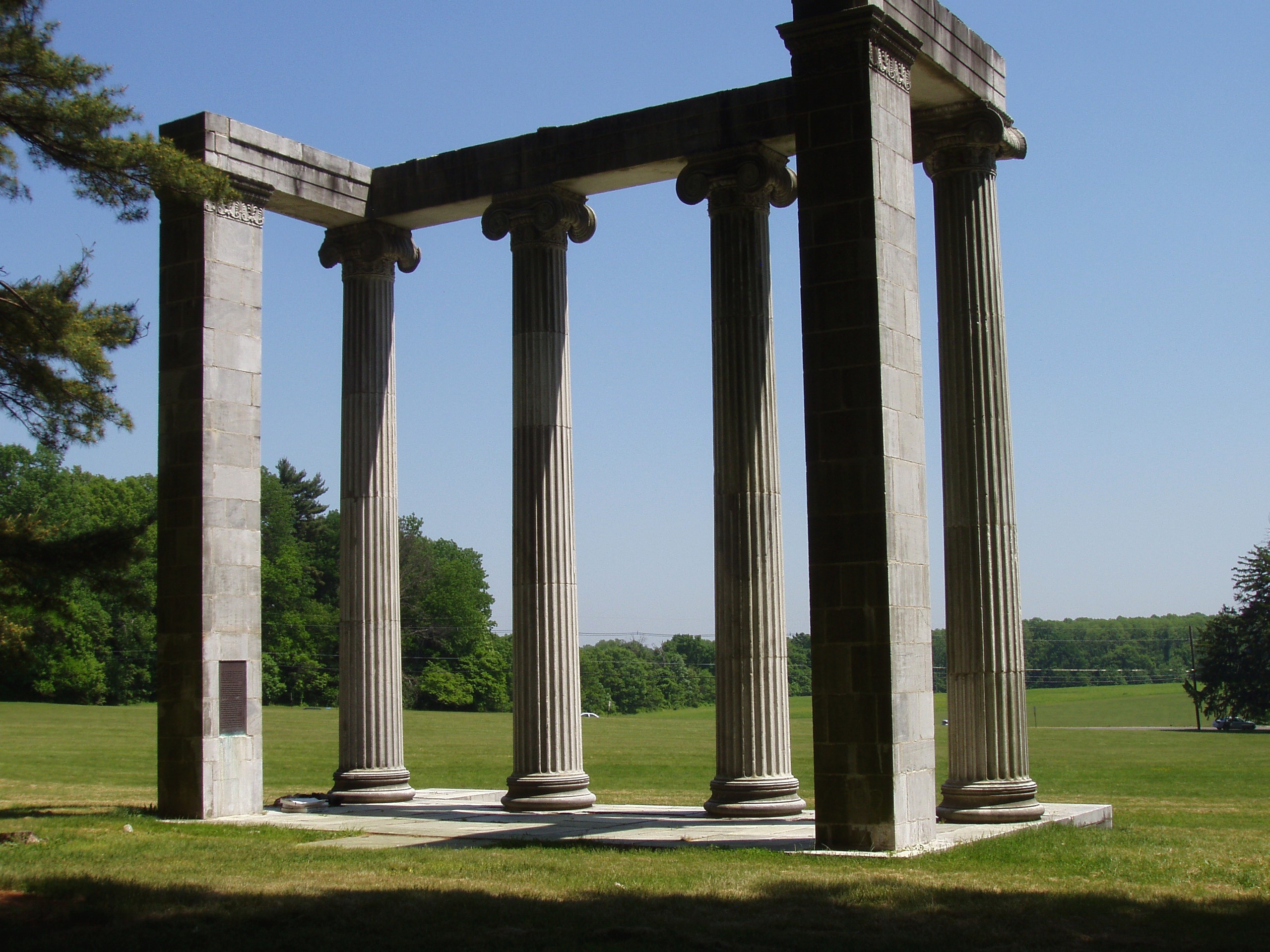A large structure of columns sits in a field of grass at the Princeton Battlefield State Park