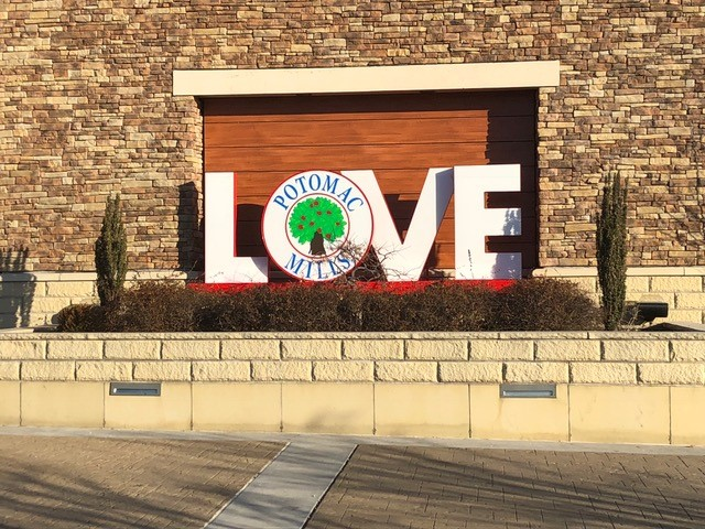 Potomac Mills LOVE sign