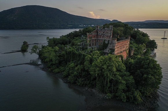 Original Broadway Production of "Dracula" at Bannerman Castle