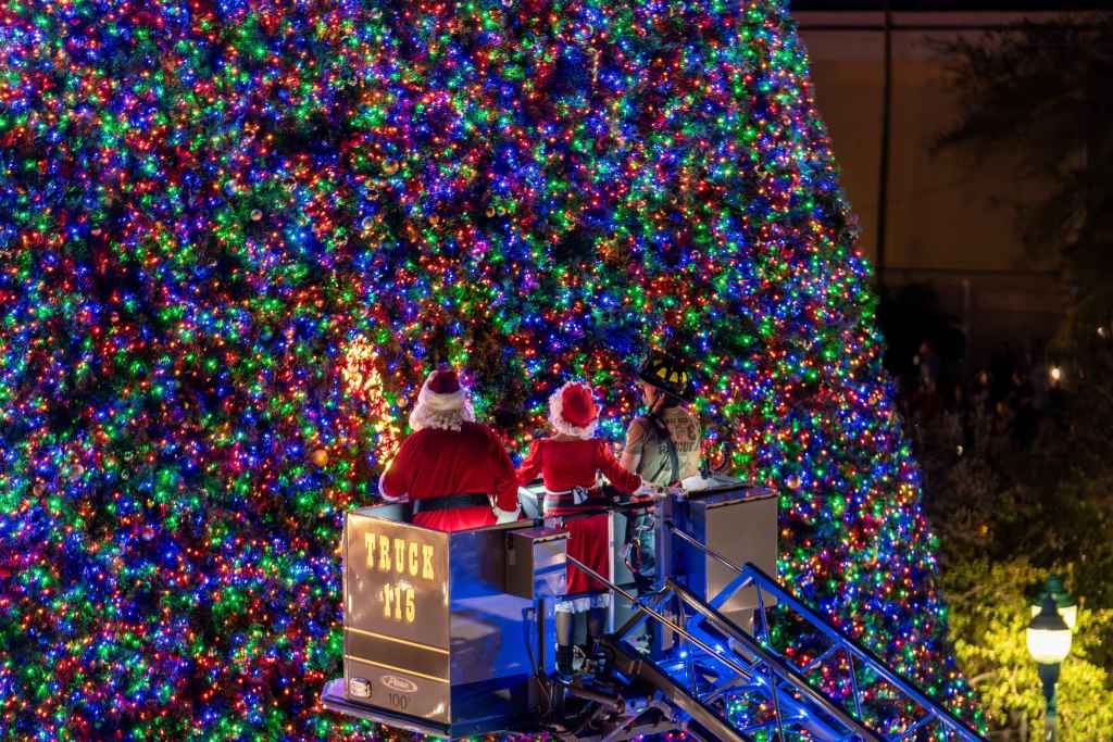 Delray Beach 100′ Christmas Tree Lighting Celebration and Yuletide Street Fair photo