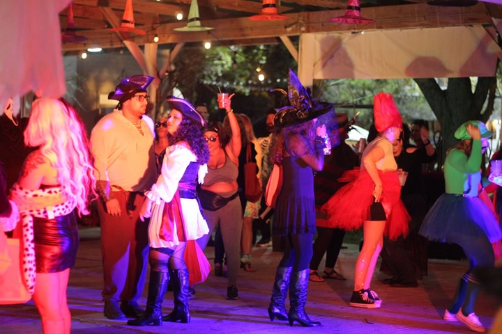 Foto de “Trajes e Coquetéis”