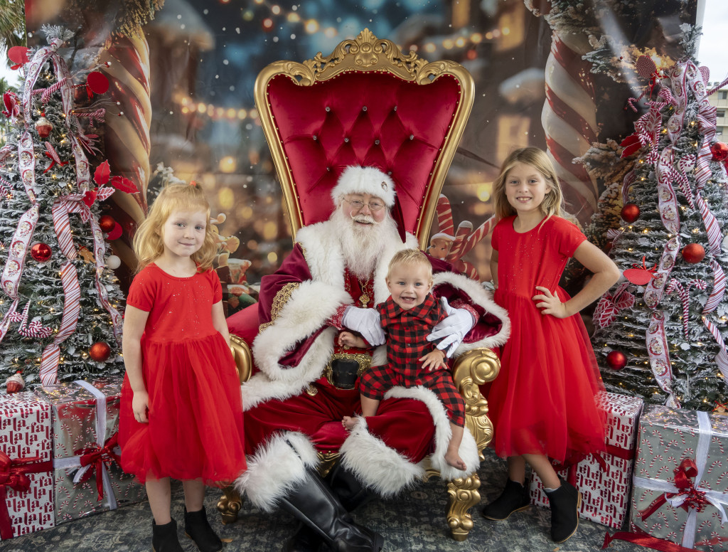 Snapshots with Santa photo