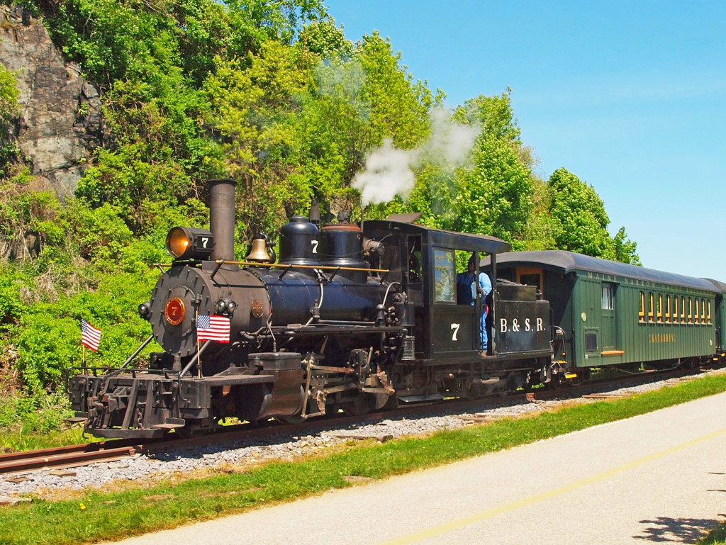 Train. Photo Credit: Bill Willis/Precious Escapes Photography
