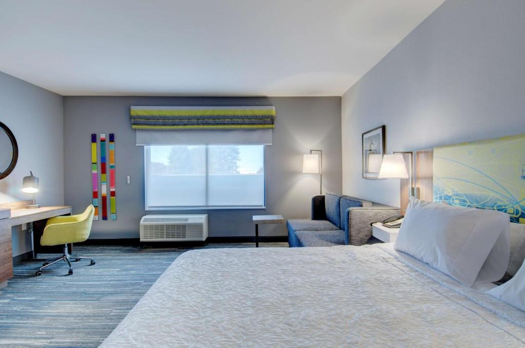 Guest Room. Photo Credit: Hampton Inn & Suites