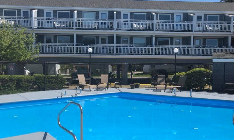 Pool and Hotel. Photo Credit: Grand Beach Inn