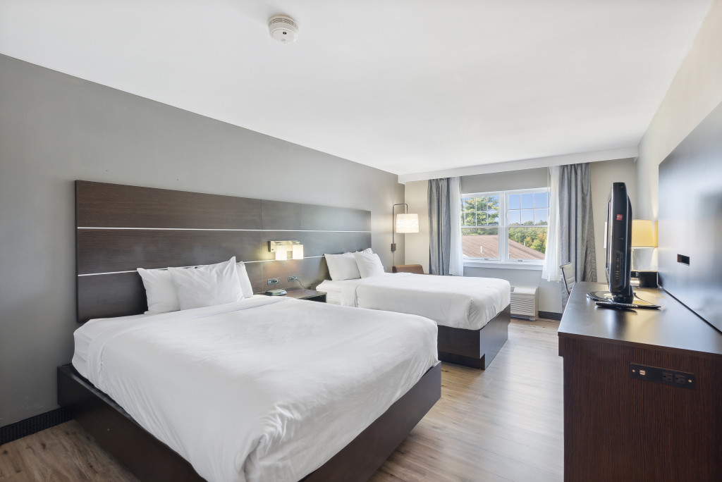 Guest Room. Photo Credit: Saco Bay Hotel