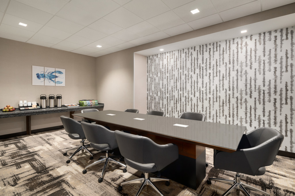 Boardroom. Photo Credit: Hampton Inn Portland Downtown Waterfront