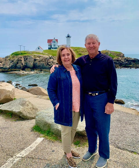 Couple at Lighthouse. Photo Credit: Maine Day Trips & Tours