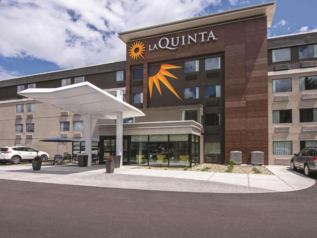 Hotel Exterior. Photo Credit: La Quinta Inn & Suites by Wyndham Portland