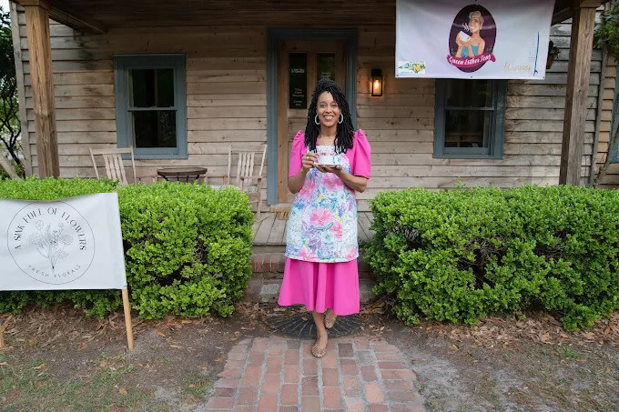 Queen Esther Teas – photo 1