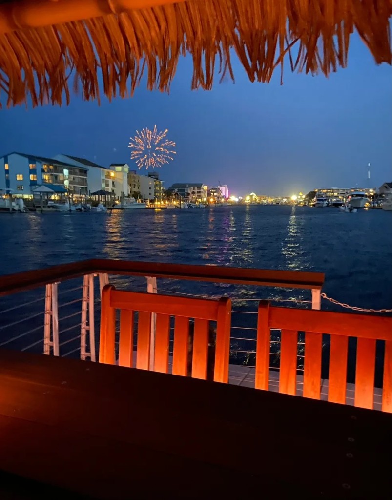 CB Tiki Boat – photo 2