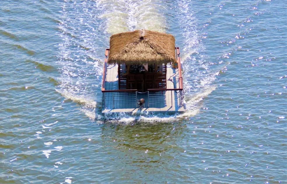 CB Tiki Boat – photo 3