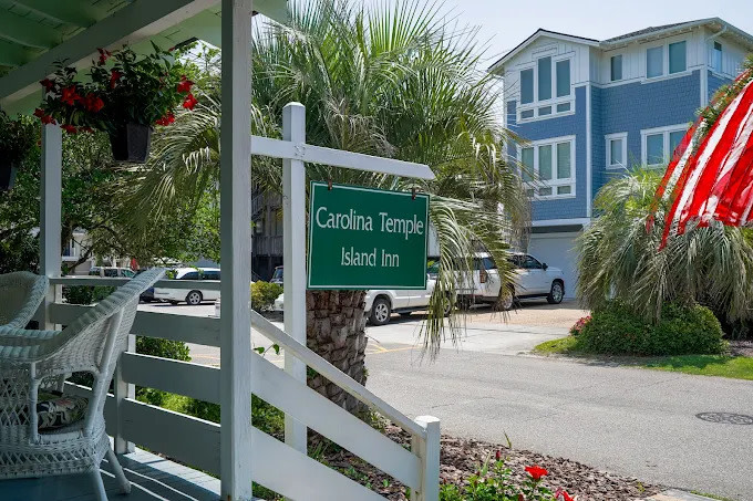 Carolina Temple Island Inn – photo 1