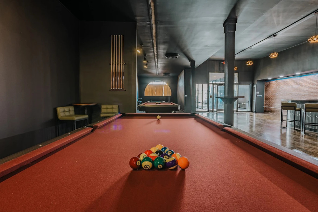 Cinch Bar & Billiards – photo 1
