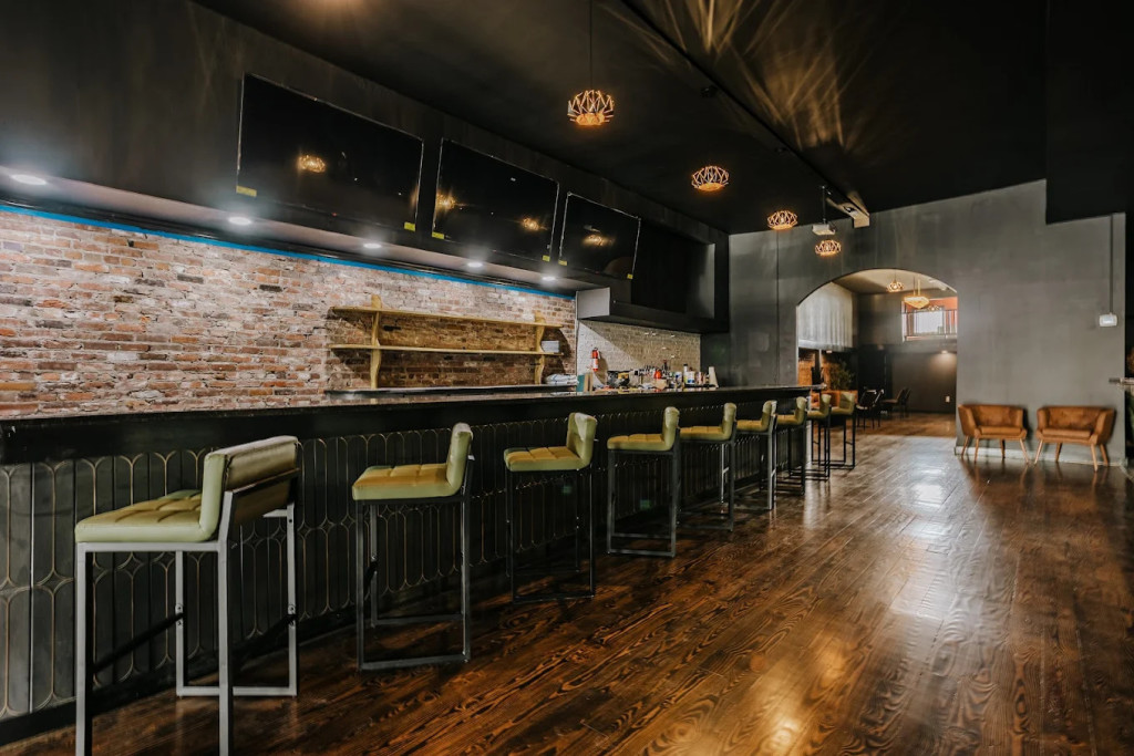 Cinch Bar & Billiards – photo 3