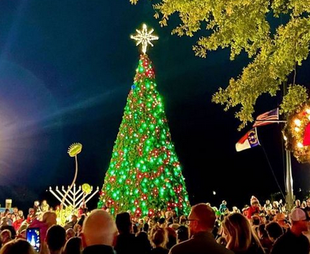 Downtown Wilmington Holiday Tree Lighting – photo 2