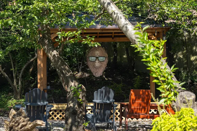 Crypted Den Bar & Lounge Beer Garden – photo 1