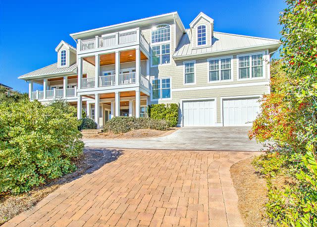 Figure Eight Properties – photo 1