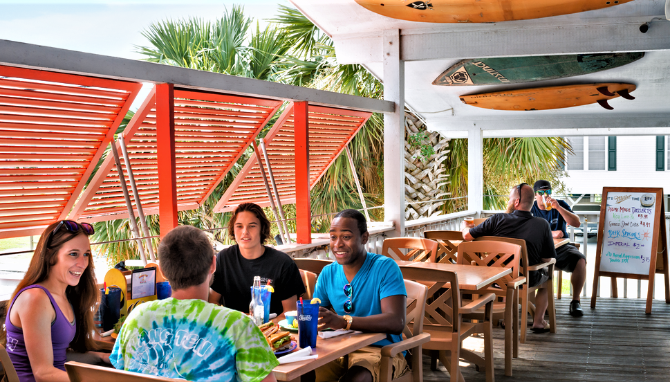 Hang Ten Grill – photo 1