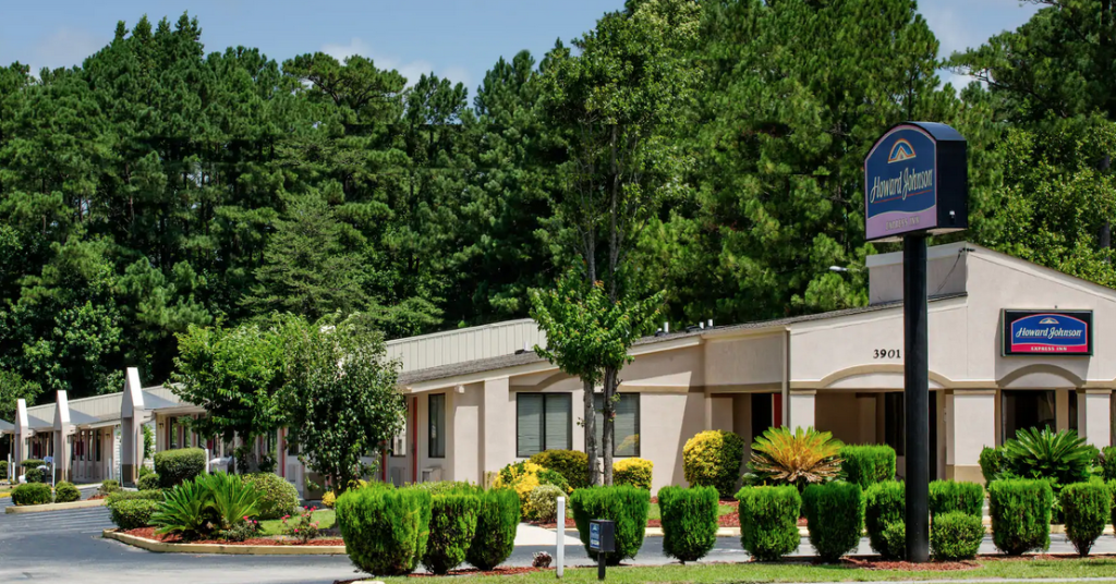 Howard Johnson by Wyndham – photo 1