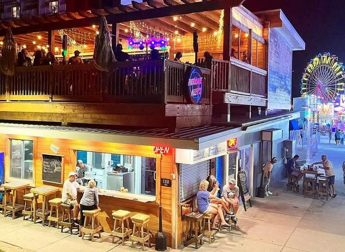 Hurricane Alley's – photo 7