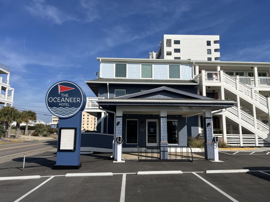 Oceaneer Hotel – photo 6