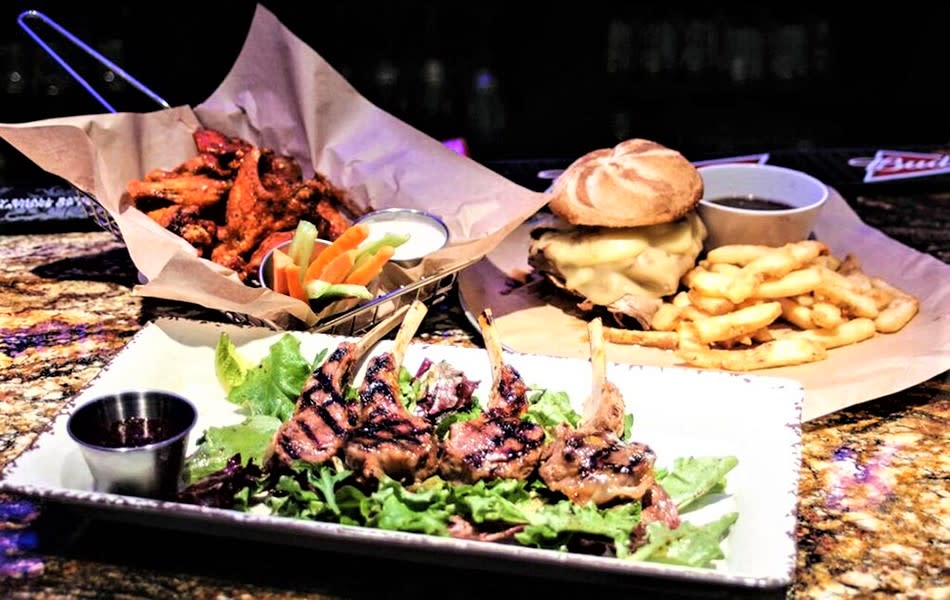 JohnnyLukes KitchenBar – photo 1