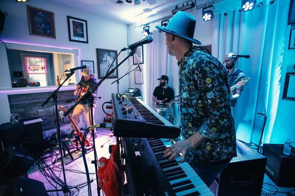 Live at Ted's – photo 1