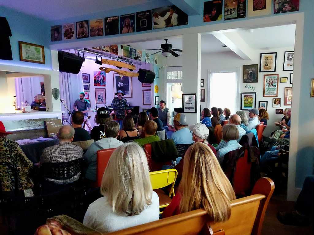 Live at Ted's – photo 3
