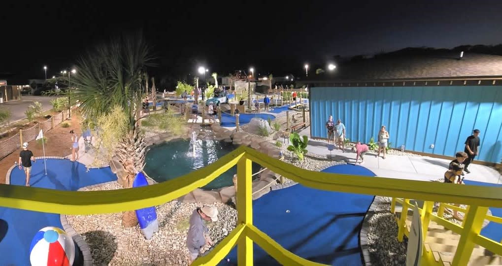 Surf's Up Mini Golf – photo 3