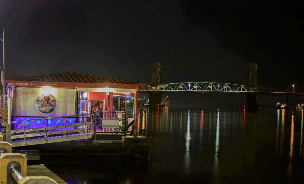 Anne Bonny's Bar and Grill – photo 4