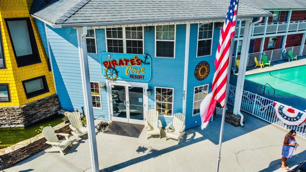 Pirates Cove Hotel – photo 1