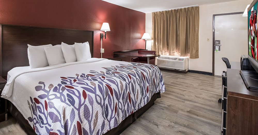 Red Roof Inn – photo 1