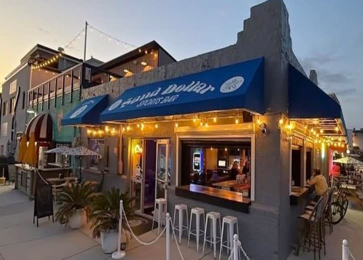 Sand Dollar Sports Bar CB – photo 1