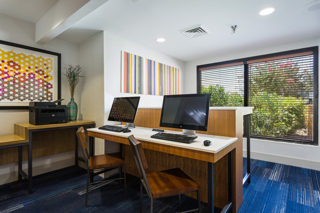 Holiday Inn Express & Suites-University Center – photo 5