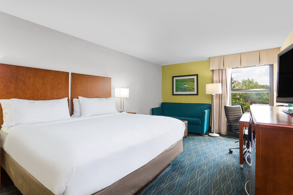 Holiday Inn Express & Suites-University Center – photo 3