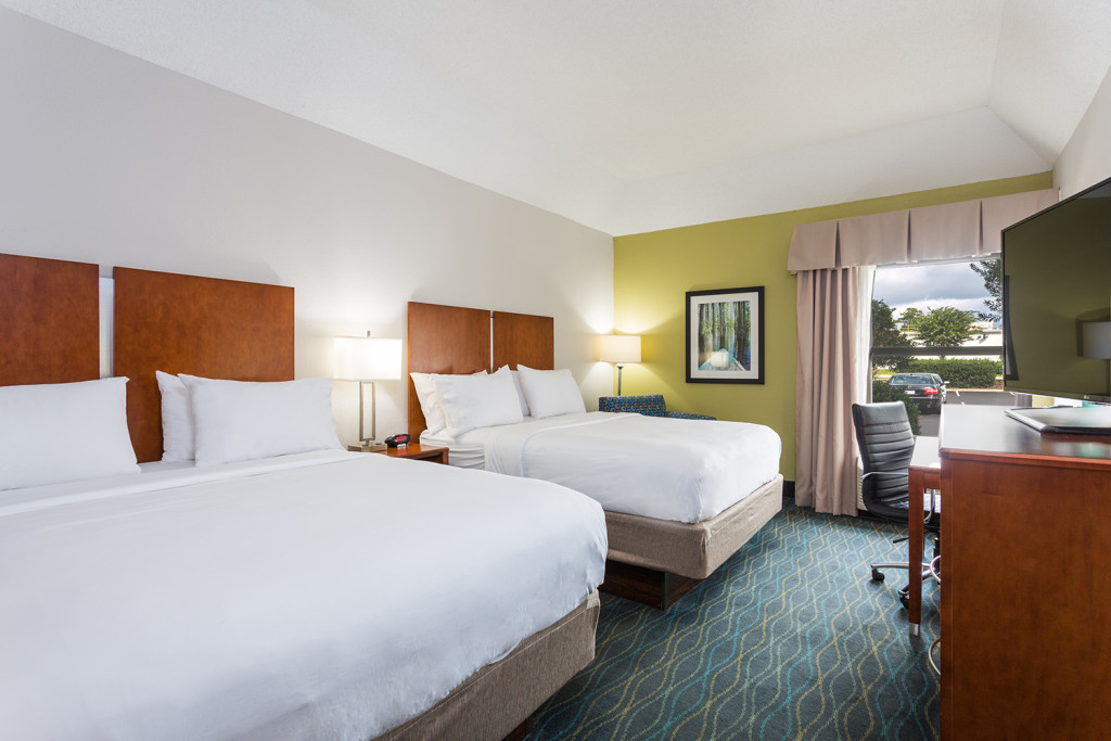 Holiday Inn Express & Suites-University Center – photo 4