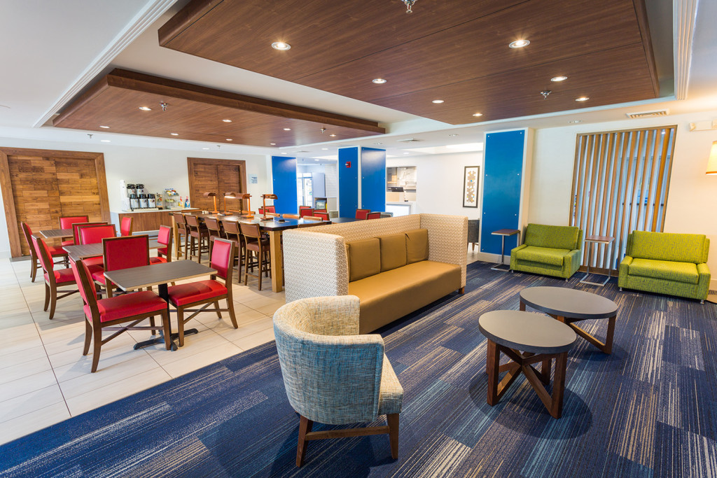 Holiday Inn Express & Suites-University Center – photo 2