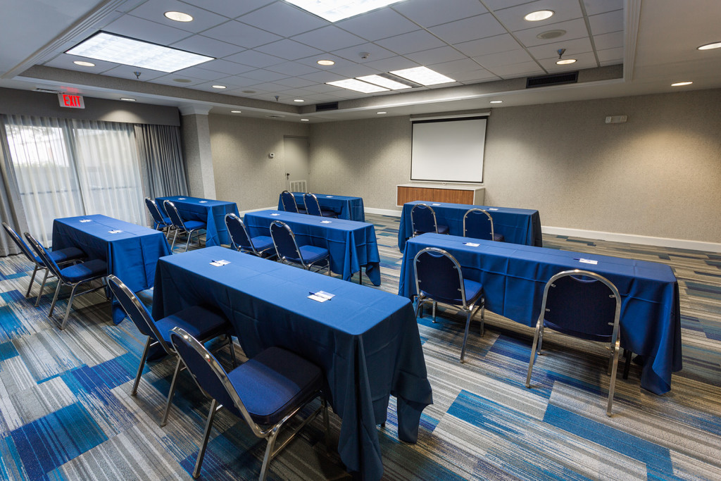 Holiday Inn Express & Suites-University Center – photo 8