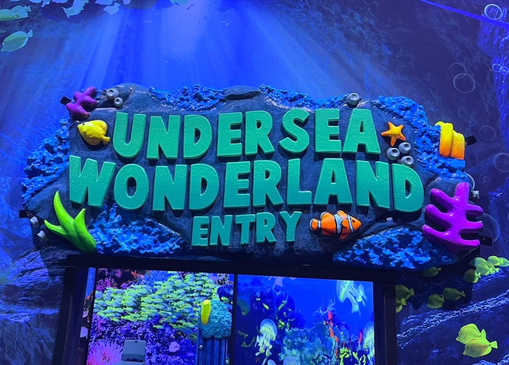 Shipwreck Neon Mini Golf – photo 1