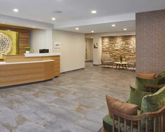 FF_ALBFY_Frontdesk lobby