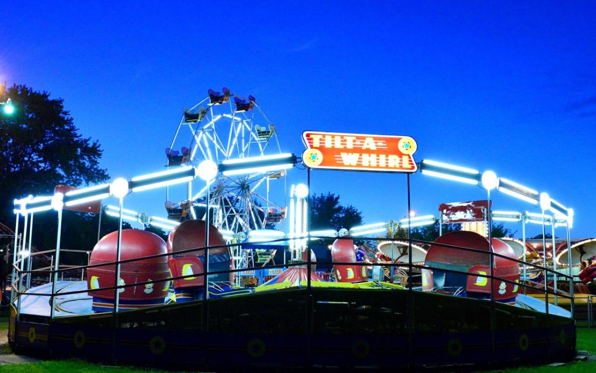 Pippin VictorianPark ビクトリアンパーク Boardwalk Luxury Vinyl Flooring in Copper Oak | TRUCOR