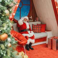 Colonie Center Santa